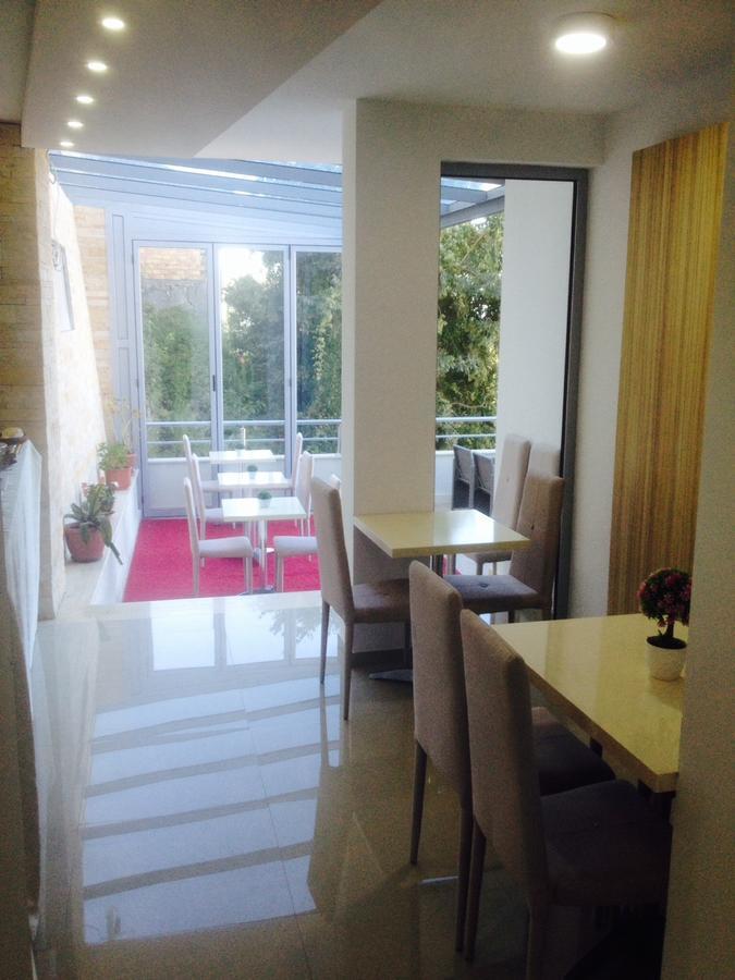 Apartments Croma Улцинь Екстер'єр фото